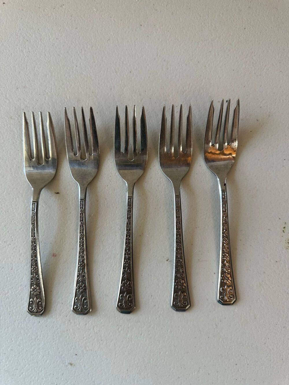 5 Vintage Interpur Florenz Floral Fleur De Lis Stainless Steel Salad Forks Set